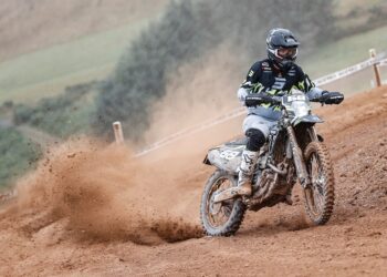 Triumph celebra a época inaugural de enduro com a TF 250-E