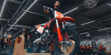 Bajaj conclui aquisição da KTM