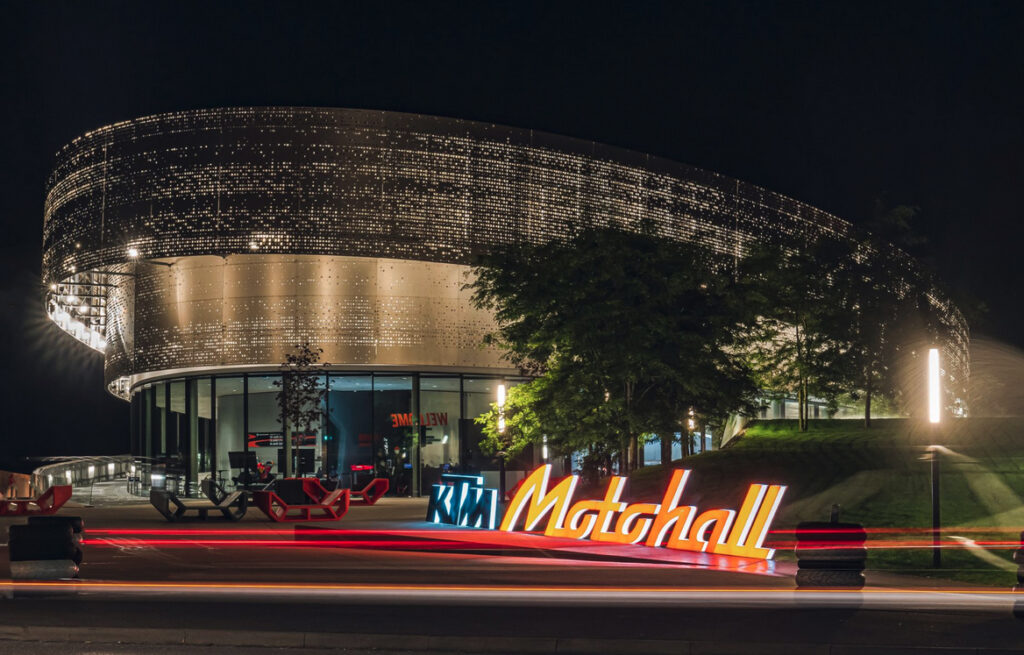 Bajaj conclui aquisição da KTM