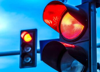 Passar um vermelho: qual é a multa?