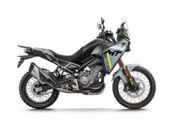 CFMOTO e Akrapovič juntas