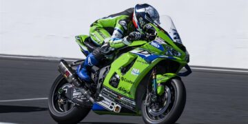 Kawasaki promove ações no paddock do AIA