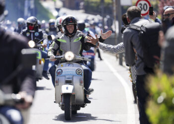 Vespa celebra 80 anos em Roma