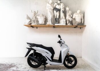 Honda celebra 25 anos da SH125i com a Marmo e o ‘Hanani’
