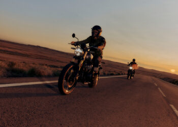 Royal Enfield lança campanha de verão com até 500€ de desconto
