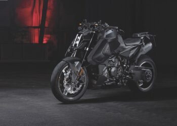Supermoto Brabus 1400R Signature Edition – Pele de carbono