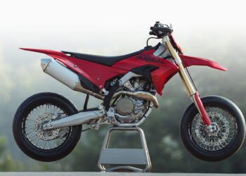 Desmo 450SM: Supermoto à séria por parte da Ducati