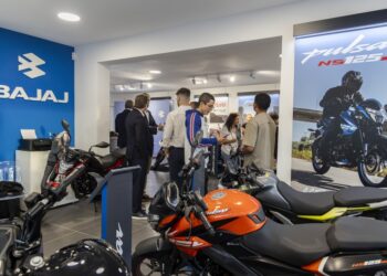 Bajaj com gama completa na cidade do Porto