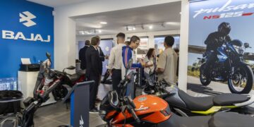 Bajaj com gama completa na cidade do Porto